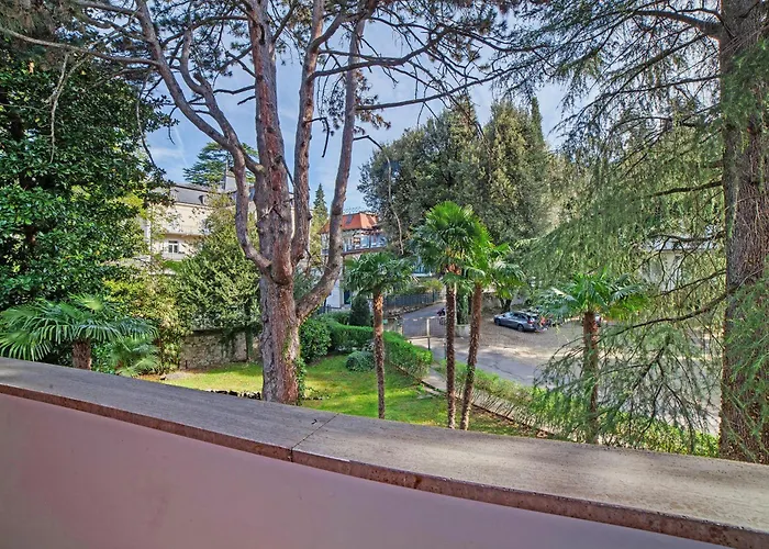 Modern Park Appartement Merano